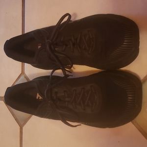 Hoka Bondi 7 All Black "Road Shoe".